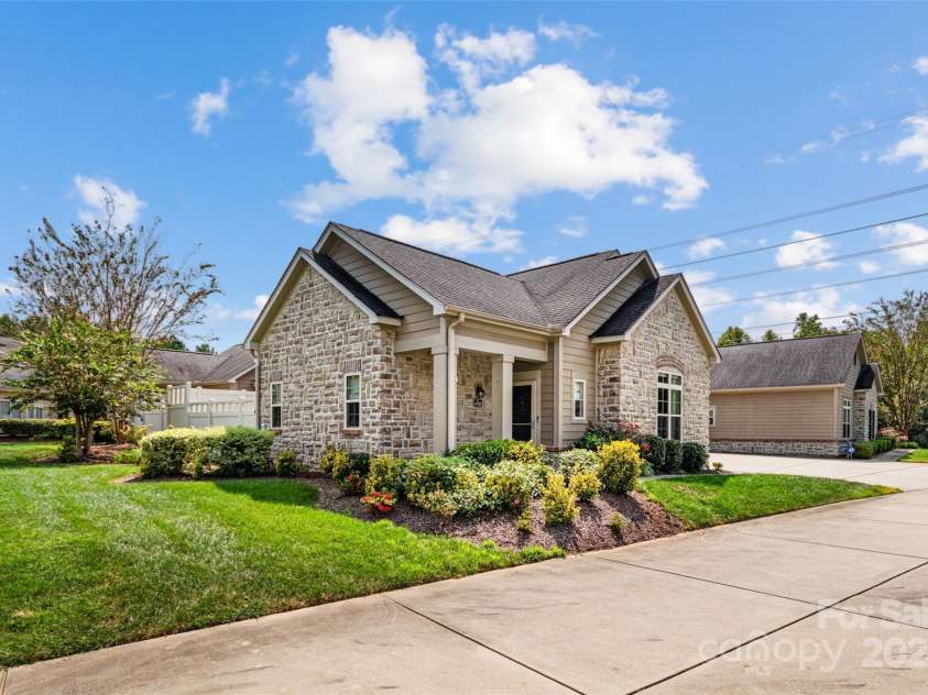 4759 Polo Gate Boulevard, Charlotte, NC 28216.  MLS# CAR4181175, YatesRealty ID 2157. Front