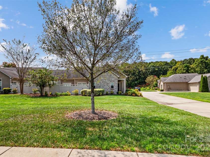 4759 Polo Gate Boulevard, Charlotte, NC 28216.  MLS# CAR4181175, YatesRealty ID 2157. Front