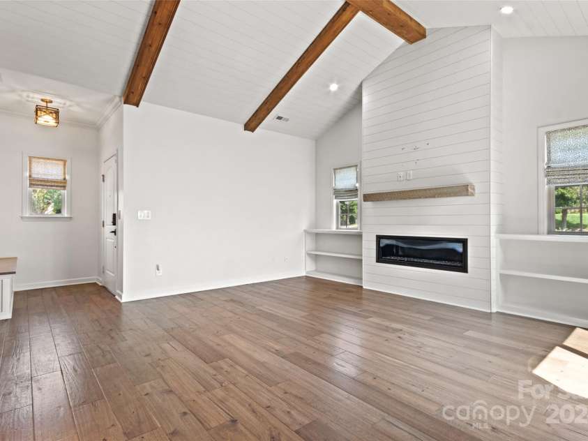 4759 Polo Gate Boulevard, Charlotte, NC 28216.  MLS# CAR4181175, YatesRealty ID 2157. Great room