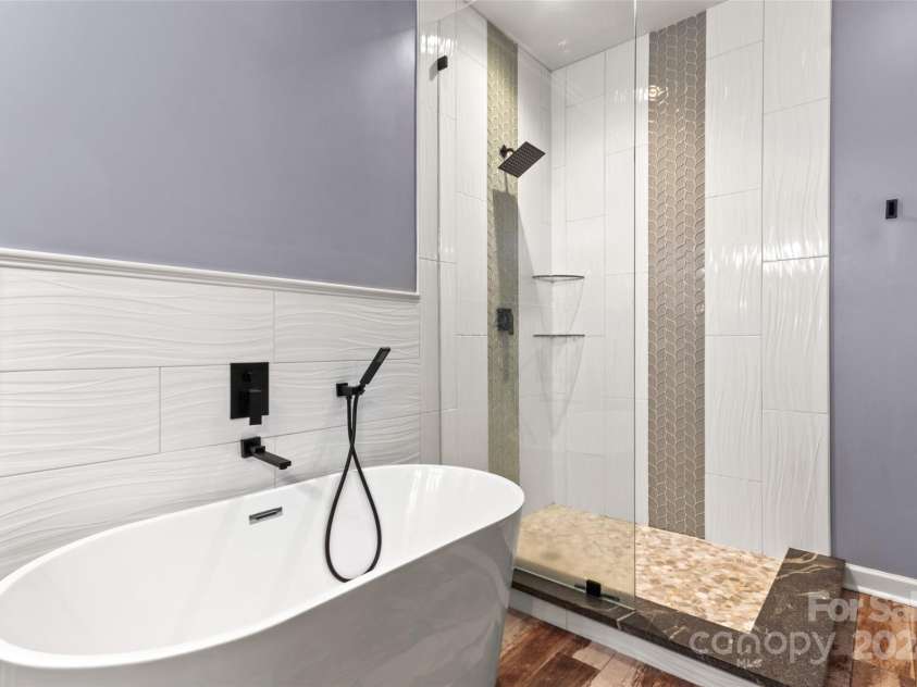 4759 Polo Gate Boulevard, Charlotte, NC 28216.  MLS# CAR4181175, YatesRealty ID 2157. Primary  bath tub and shower