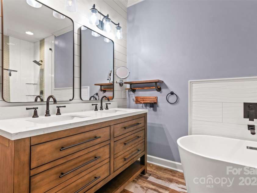 4759 Polo Gate Boulevard, Charlotte, NC 28216.  MLS# CAR4181175, YatesRealty ID 2157. Primary bathroom
