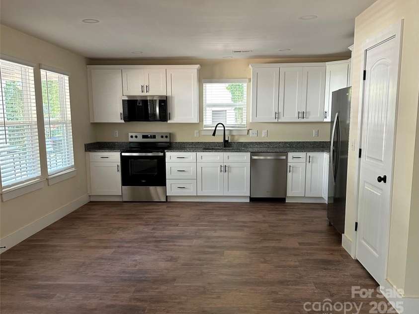 307 Wilson Street, Monroe, NC 28112.  MLS# CAR4269668, YatesRealty ID 21571. Large Eat-in Kitchen