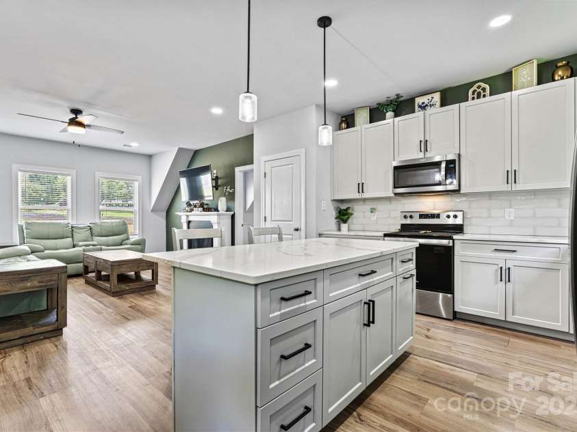 237 Mariposa Road, Stanley, NC 28164.  MLS# CAR4272727, YatesRealty ID 21573. Open concept living. Beautiful kitchen and great room