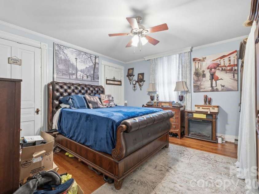 427 Davie Avenue, Statesville, NC 28677.  MLS# CAR4372955, YatesRealty ID 21573. 