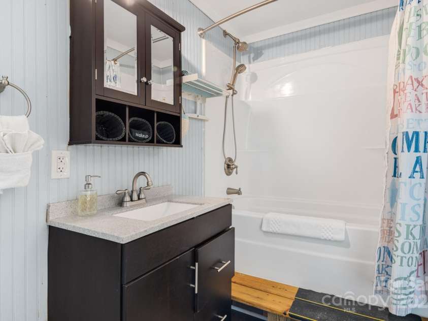 37 Poplar Drive, Rosman, NC 28772.  MLS# CAR4270053, YatesRealty ID 21574. 