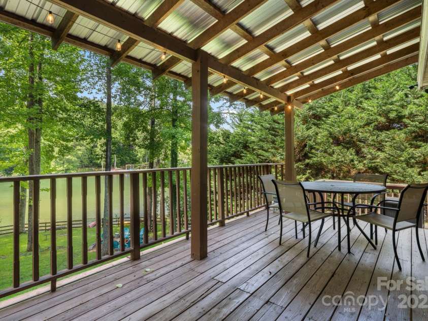 37 Poplar Drive, Rosman, NC 28772.  MLS# CAR4270053, YatesRealty ID 21574. 