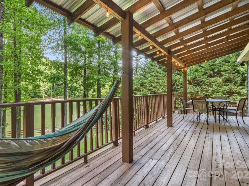 37 Poplar Drive, Rosman, NC 28772.  MLS# CAR4270053, YatesRealty ID 21574. 