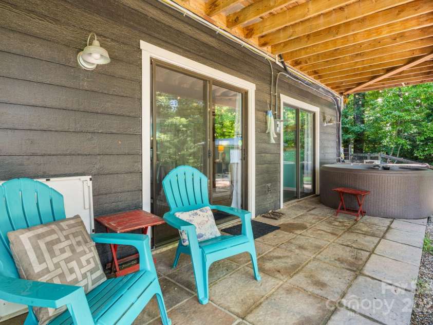 37 Poplar Drive, Rosman, NC 28772.  MLS# CAR4270053, YatesRealty ID 21574. 