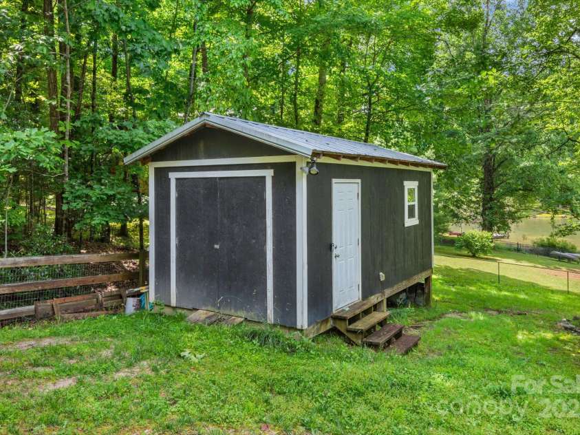 37 Poplar Drive, Rosman, NC 28772.  MLS# CAR4270053, YatesRealty ID 21574. 