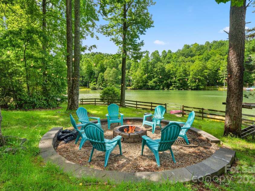 37 Poplar Drive, Rosman, NC 28772.  MLS# CAR4270053, YatesRealty ID 21574. 