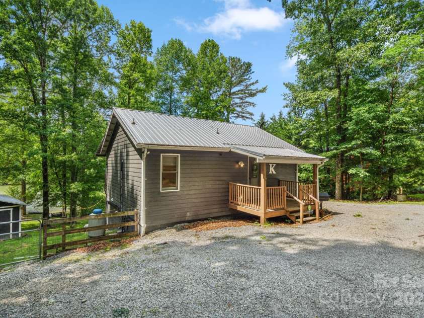 37 Poplar Drive, Rosman, NC 28772.  MLS# CAR4270053, YatesRealty ID 21574. 