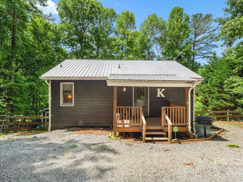 37 Poplar Drive, Rosman, NC 28772.  MLS# CAR4270053, YatesRealty ID 21574. 