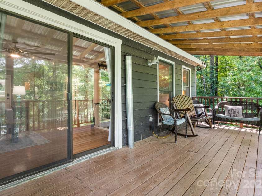 37 Poplar Drive, Rosman, NC 28772.  MLS# CAR4270053, YatesRealty ID 21574. 