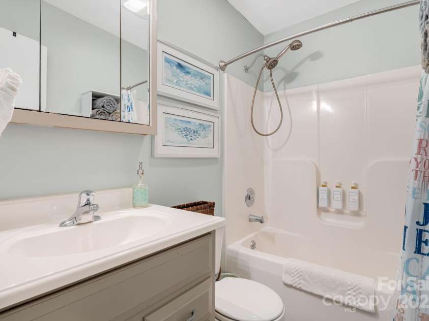 37 Poplar Drive, Rosman, NC 28772.  MLS# CAR4270053, YatesRealty ID 21574. 