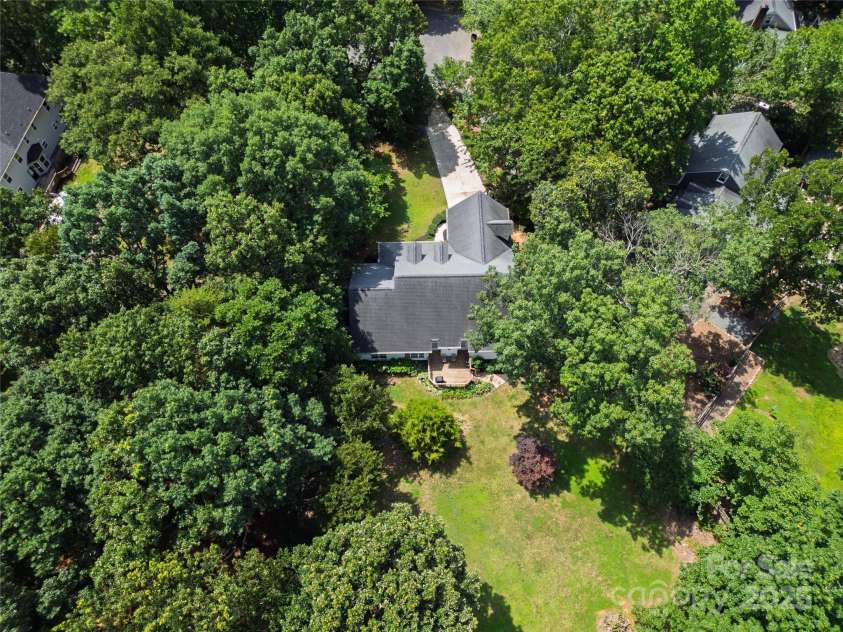 4605 Sarandon Court, Charlotte, NC 28215.  MLS# CAR4270506, YatesRealty ID 21577. 
