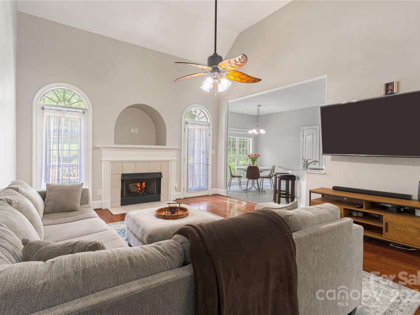 4605 Sarandon Court, Charlotte, NC 28215.  MLS# CAR4270506, YatesRealty ID 21577. 