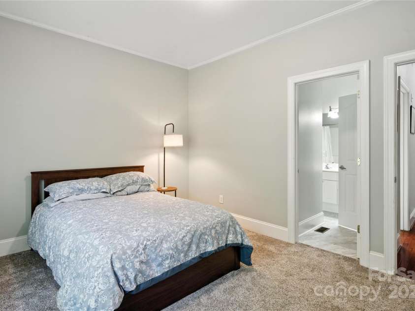 4605 Sarandon Court, Charlotte, NC 28215.  MLS# CAR4270506, YatesRealty ID 21577. 