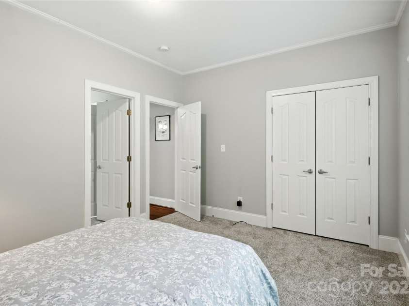 4605 Sarandon Court, Charlotte, NC 28215.  MLS# CAR4270506, YatesRealty ID 21577. 