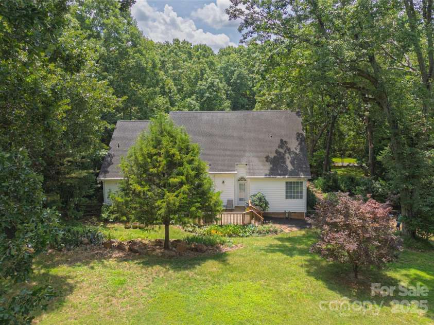 4605 Sarandon Court, Charlotte, NC 28215.  MLS# CAR4270506, YatesRealty ID 21577. 