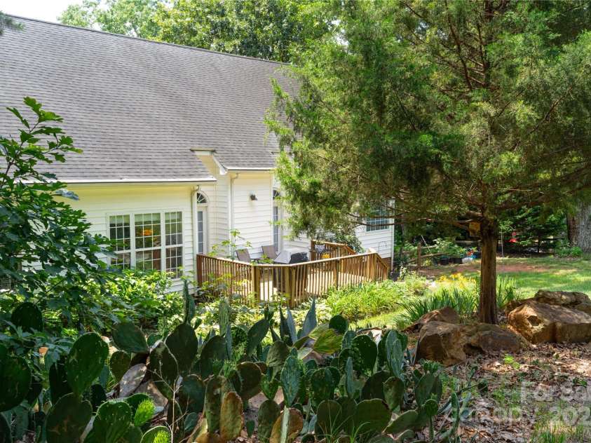 4605 Sarandon Court, Charlotte, NC 28215.  MLS# CAR4270506, YatesRealty ID 21577. 