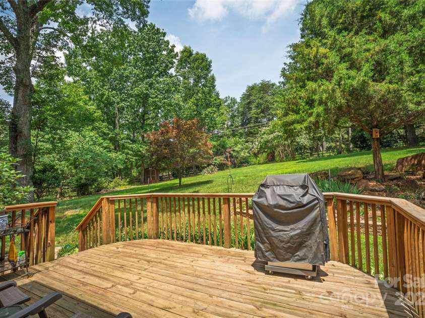 4605 Sarandon Court, Charlotte, NC 28215.  MLS# CAR4270506, YatesRealty ID 21577. 