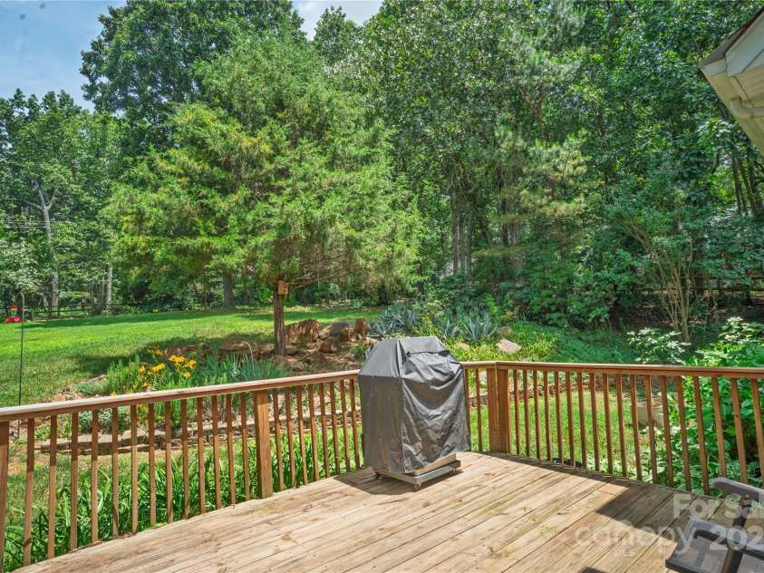 4605 Sarandon Court, Charlotte, NC 28215.  MLS# CAR4270506, YatesRealty ID 21577. 