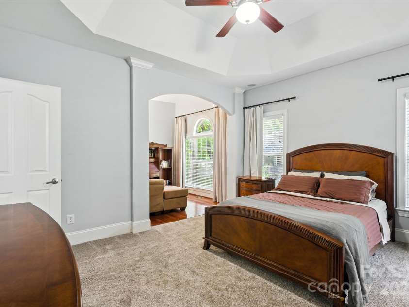 4605 Sarandon Court, Charlotte, NC 28215.  MLS# CAR4270506, YatesRealty ID 21577. 