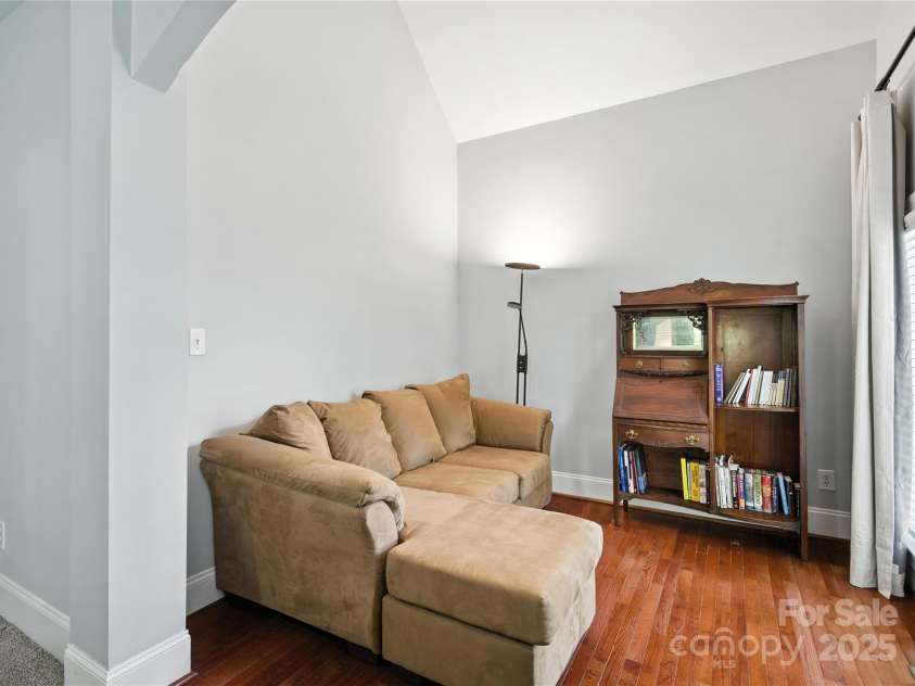 4605 Sarandon Court, Charlotte, NC 28215.  MLS# CAR4270506, YatesRealty ID 21577. 