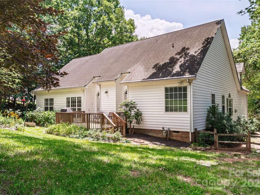 4605 Sarandon Court, Charlotte, NC 28215.  MLS# CAR4270506, YatesRealty ID 21577. Backyard