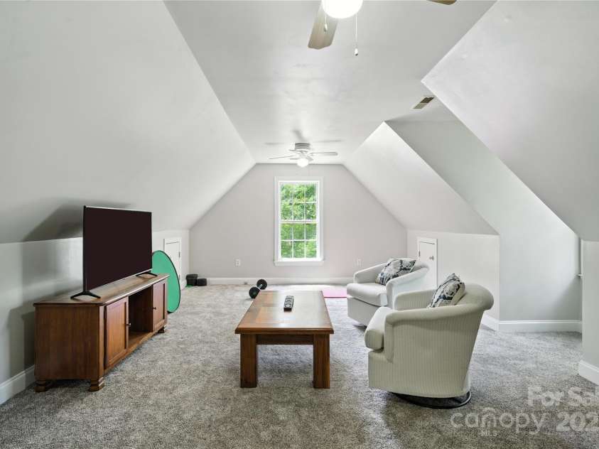 4605 Sarandon Court, Charlotte, NC 28215.  MLS# CAR4270506, YatesRealty ID 21577. Bonus Room