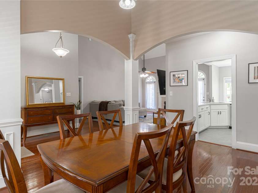 4605 Sarandon Court, Charlotte, NC 28215.  MLS# CAR4270506, YatesRealty ID 21577. Dining Room