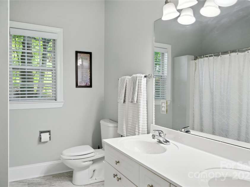 4605 Sarandon Court, Charlotte, NC 28215.  MLS# CAR4270506, YatesRealty ID 21577. Hall/Guest Bathroom