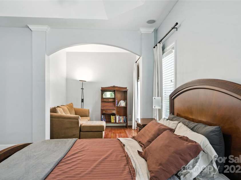 4605 Sarandon Court, Charlotte, NC 28215.  MLS# CAR4270506, YatesRealty ID 21577. Primary Bed/Reading