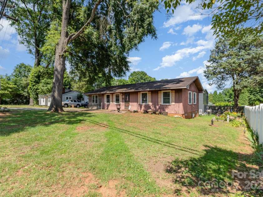 816 Radio Road, Statesville, NC 28677.  MLS# CAR4273597, YatesRealty ID 21578. 