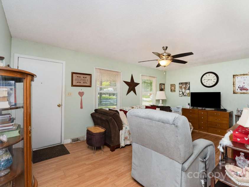 816 Radio Road, Statesville, NC 28677.  MLS# CAR4273597, YatesRealty ID 21578. 