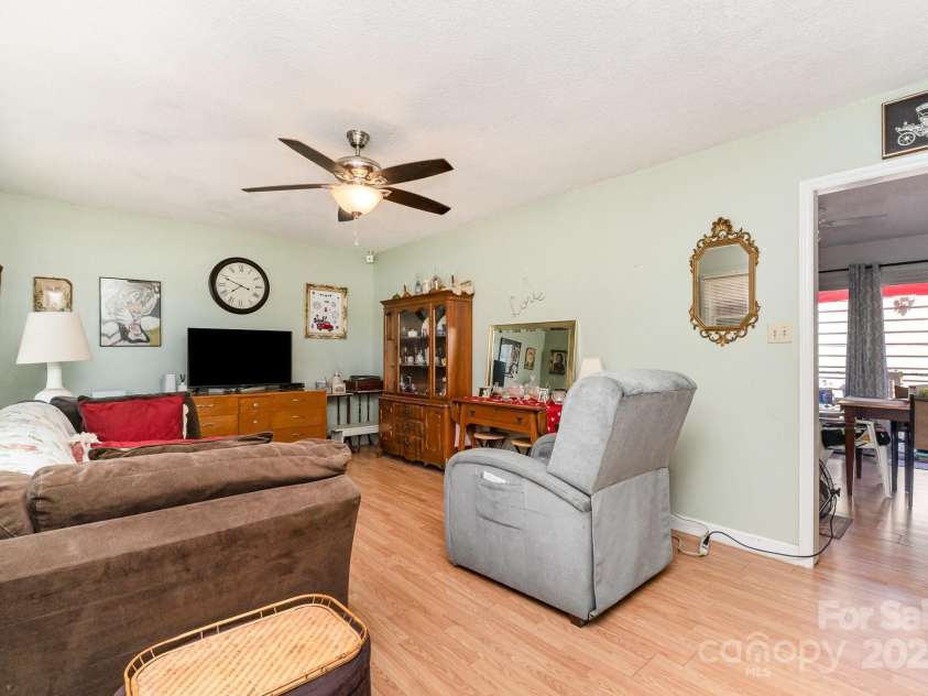 816 Radio Road, Statesville, NC 28677.  MLS# CAR4273597, YatesRealty ID 21578. 