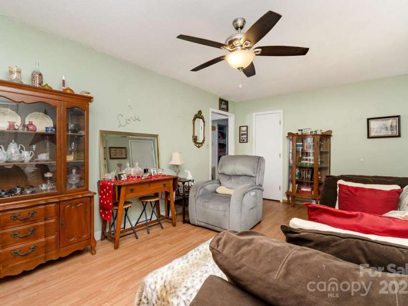 816 Radio Road, Statesville, NC 28677.  MLS# CAR4273597, YatesRealty ID 21578. 