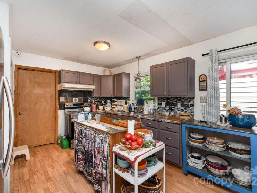 816 Radio Road, Statesville, NC 28677.  MLS# CAR4273597, YatesRealty ID 21578. 