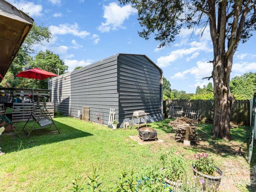 816 Radio Road, Statesville, NC 28677.  MLS# CAR4273597, YatesRealty ID 21578. 