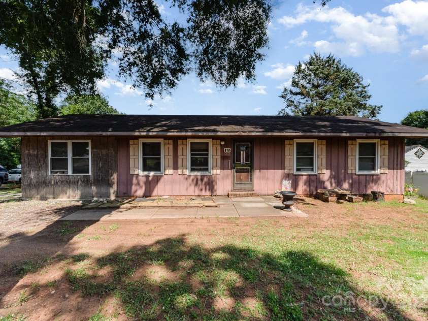 816 Radio Road, Statesville, NC 28677.  MLS# CAR4273597, YatesRealty ID 21578. 