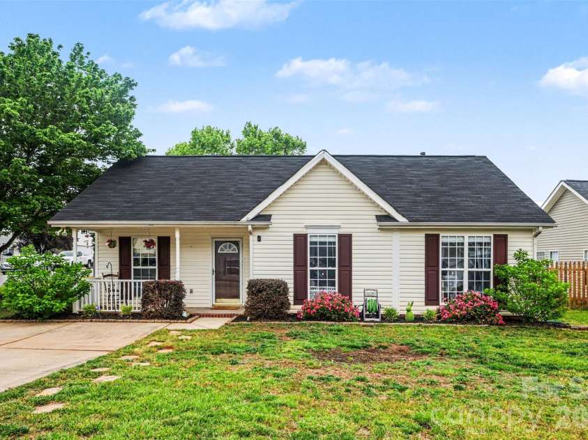552 Chase Brook Drive, Rock Hill, SC 29732.  MLS# CAR4374612, YatesRealty ID 21579. 