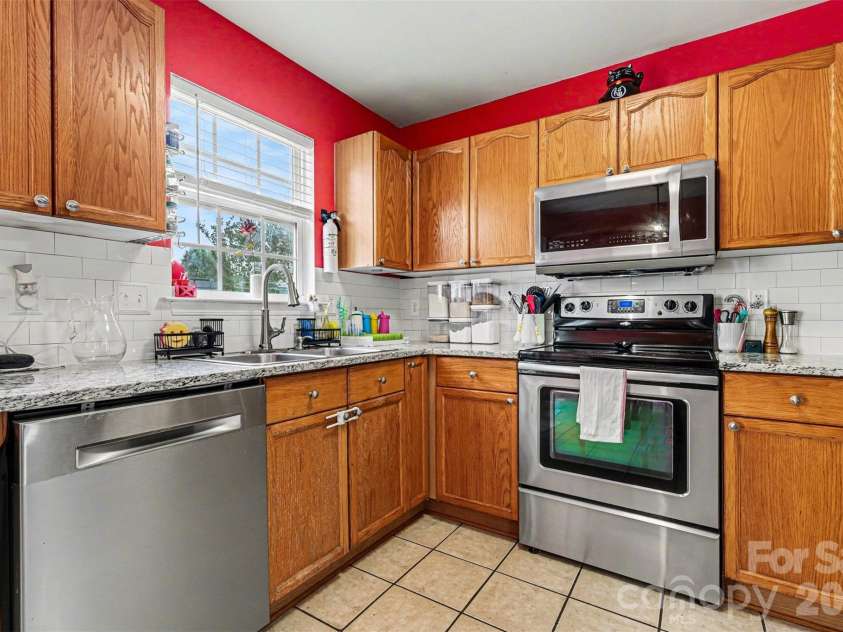 552 Chase Brook Drive, Rock Hill, SC 29732.  MLS# CAR4374612, YatesRealty ID 21579. 