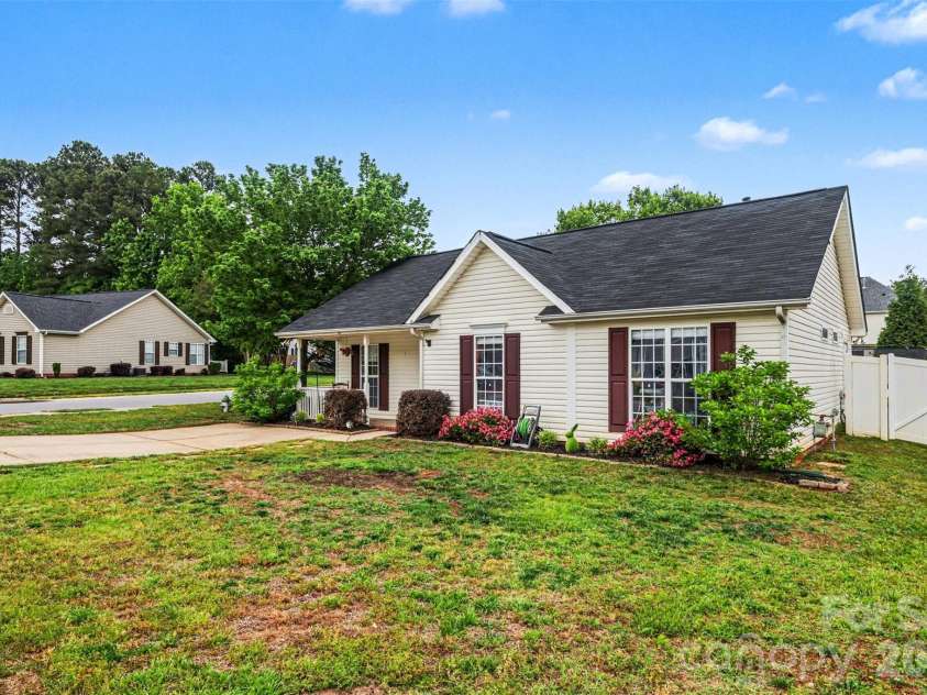 552 Chase Brook Drive, Rock Hill, SC 29732.  MLS# CAR4374612, YatesRealty ID 21579. 