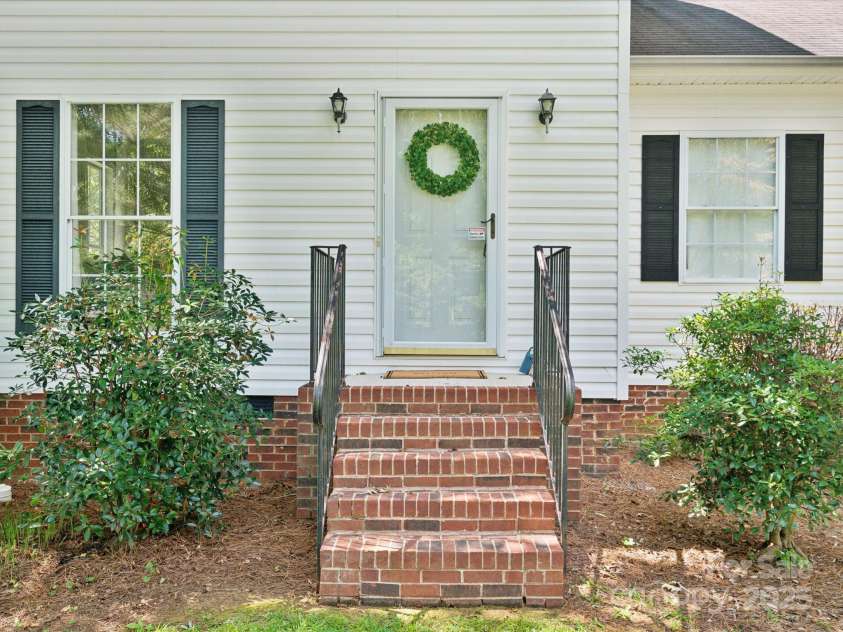 5828 Wilora Lake Road, Charlotte, NC 28212.  MLS# CAR4272574, YatesRealty ID 21579. 