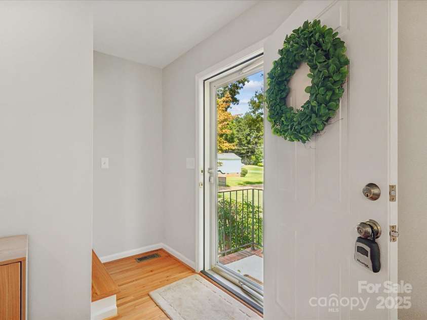 5828 Wilora Lake Road, Charlotte, NC 28212.  MLS# CAR4272574, YatesRealty ID 21579. 