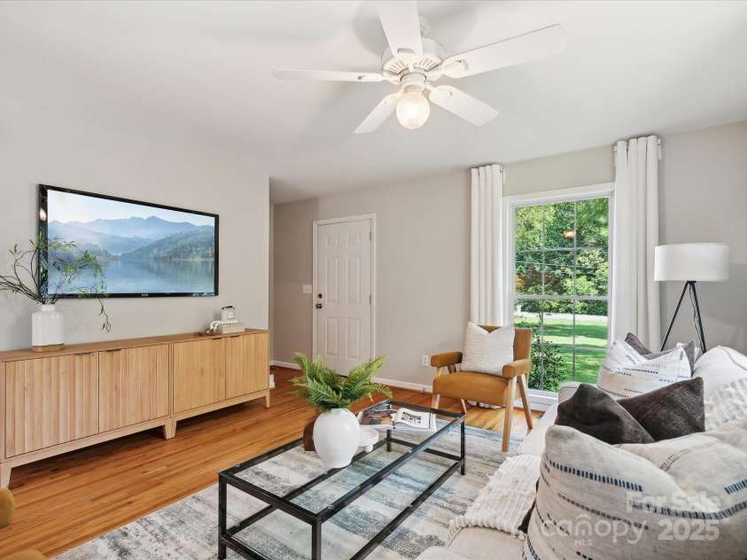 5828 Wilora Lake Road, Charlotte, NC 28212.  MLS# CAR4272574, YatesRealty ID 21579. 