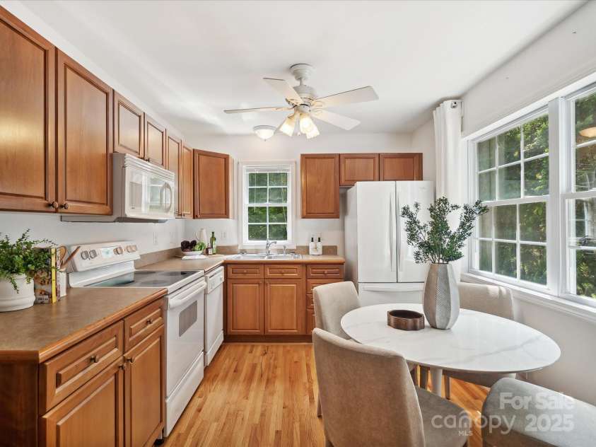 5828 Wilora Lake Road, Charlotte, NC 28212.  MLS# CAR4272574, YatesRealty ID 21579. 