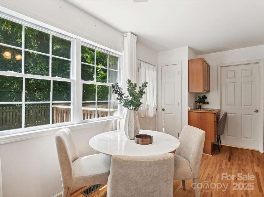 5828 Wilora Lake Road, Charlotte, NC 28212.  MLS# CAR4272574, YatesRealty ID 21579. 