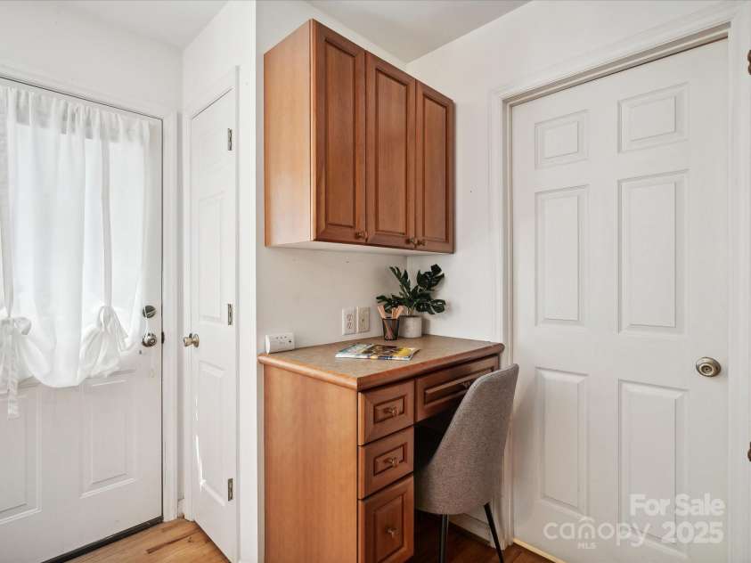 5828 Wilora Lake Road, Charlotte, NC 28212.  MLS# CAR4272574, YatesRealty ID 21579. 