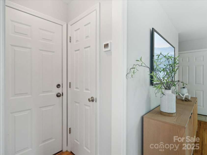 5828 Wilora Lake Road, Charlotte, NC 28212.  MLS# CAR4272574, YatesRealty ID 21579. 
